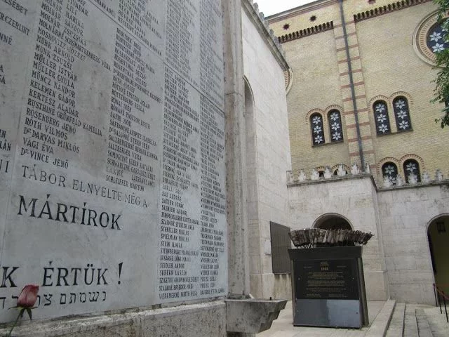 sinagoga de Budapest, cementerios judíos, homenaje a judíos de la Segunda guerra mundial, guetto de Budapest