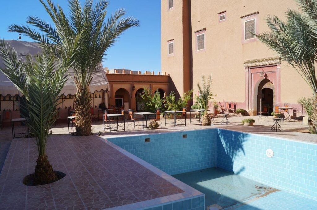hotel kasbah de Tomboctou en Tinghir piscina