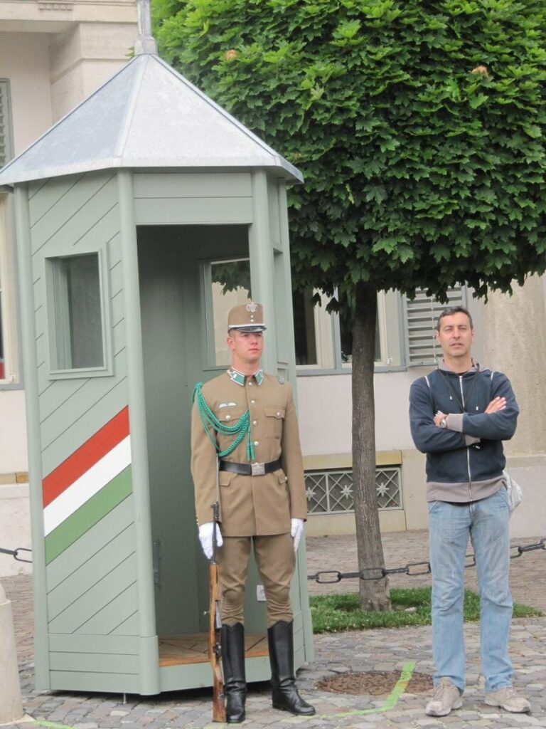 Palacio Sándor, cambio de guardia budapest