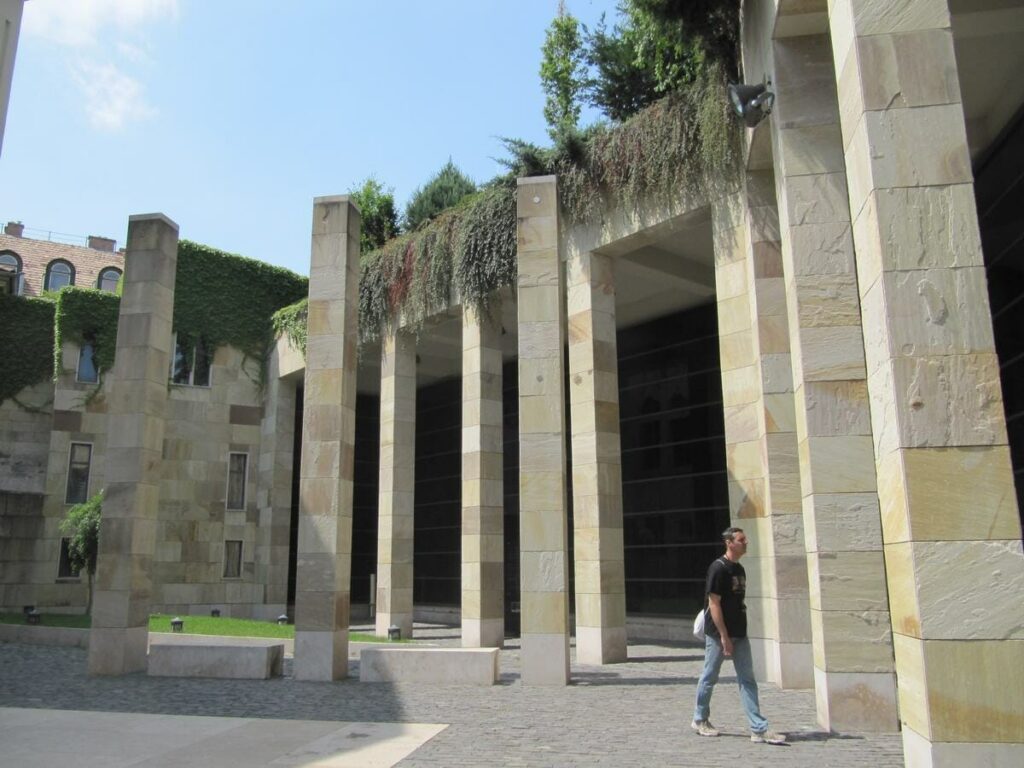 Budapest memorial holocausto monumento de los zapatos