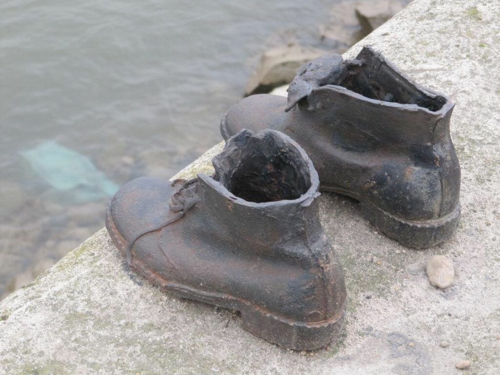 zapatos anonimos monumento de los zapatos de budapest