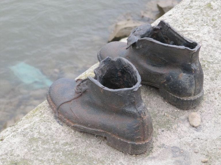 Monumento zapatos de Budapest - historia de sus judíos -Mi baúl de blogs