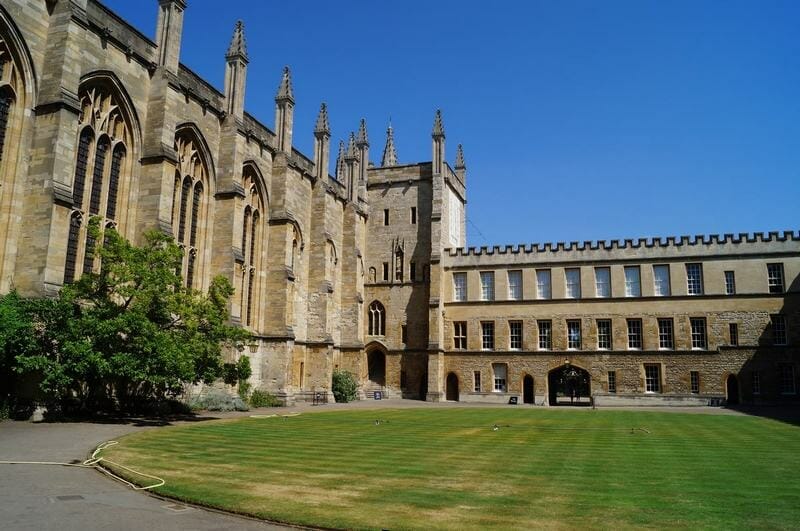 patio del New College de Oxford