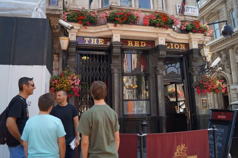Pub red lion