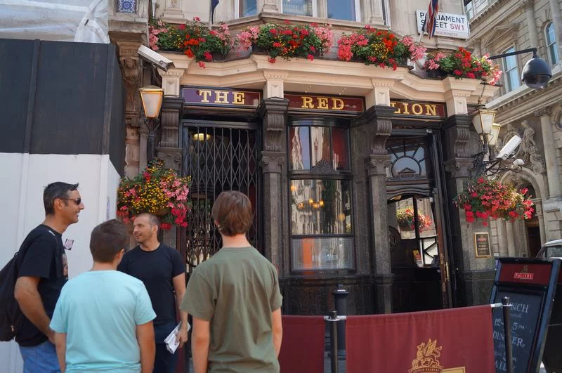 Pub red lion