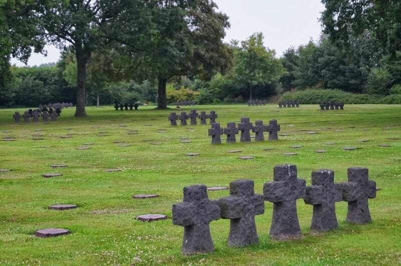 cementerio de La Cambe, cementerio aleman, cementerio normandia