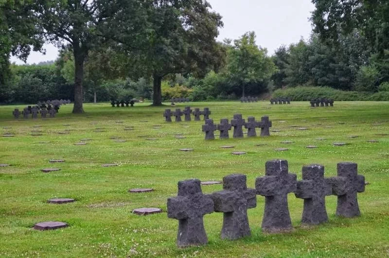 cementerio de La Cambe, cementerio aleman, cementerio normandia
