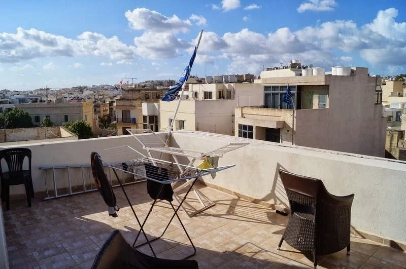 terraza apartamentos en San julian Malta