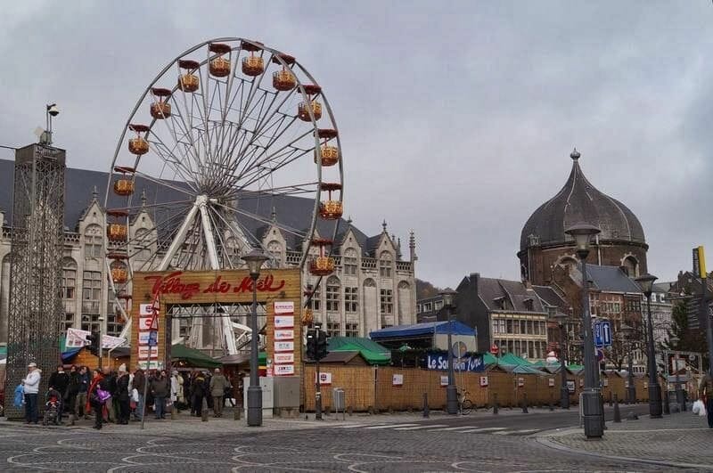 "Marché de Noël" o "Village de Noël"