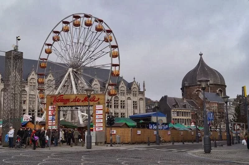 "Marché de Noël" o "Village de Noël"