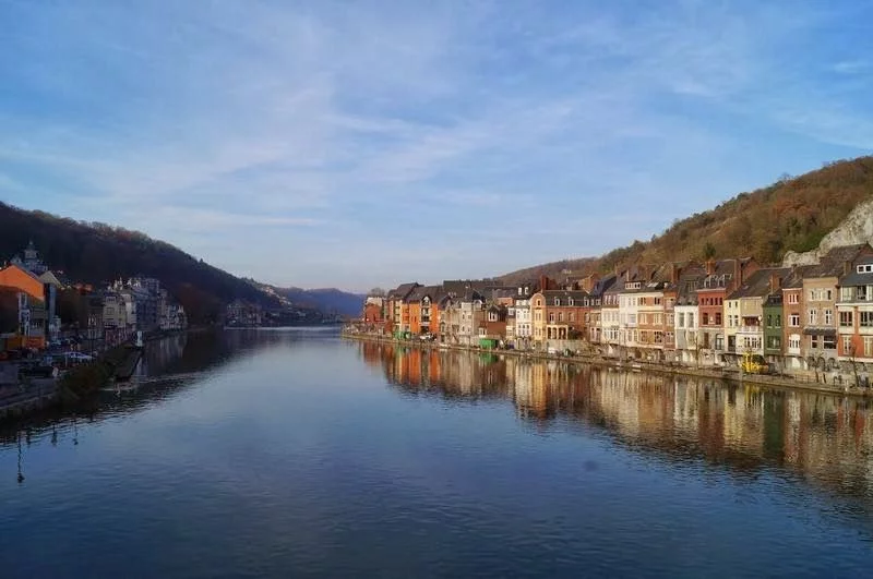 Río Mosa en Dinant