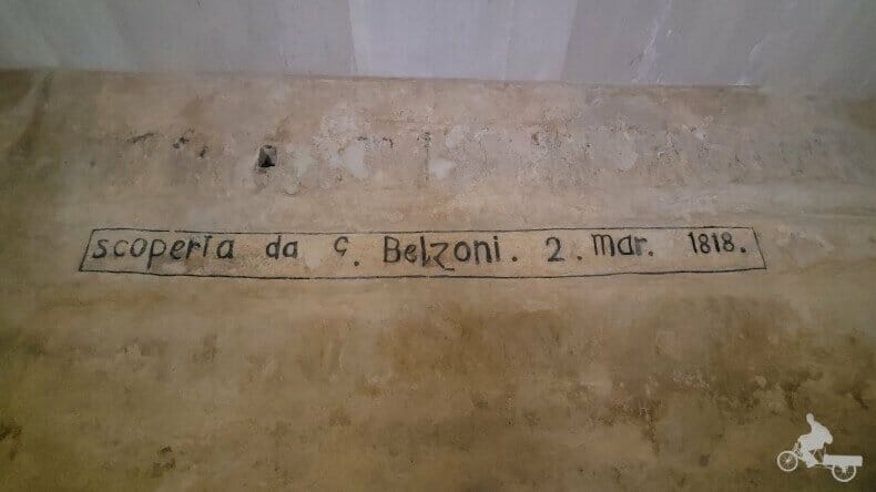 pintada de Belzoni en el interior de la pirámide de Kefrén