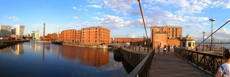  Albert Dock liverpool