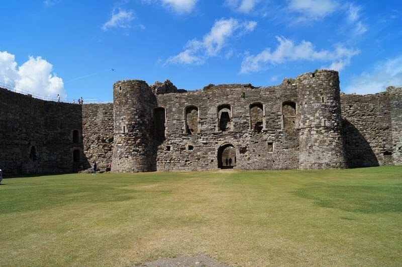 patio de armas castillo de Beaumaris