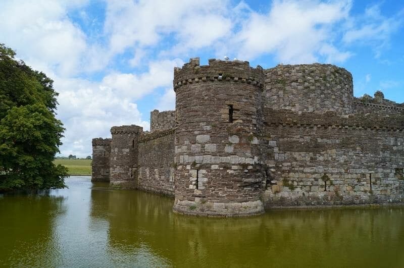 castillo de Beaumaris foso