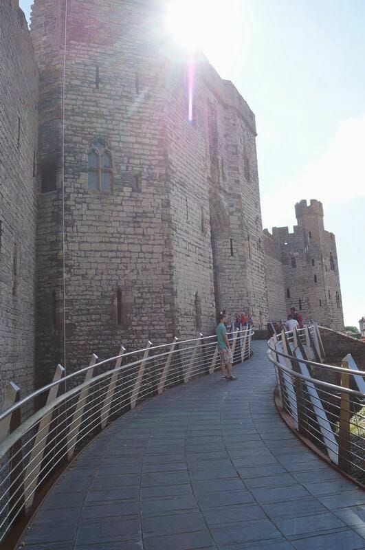pasarela acceso castillo de Caernarfon