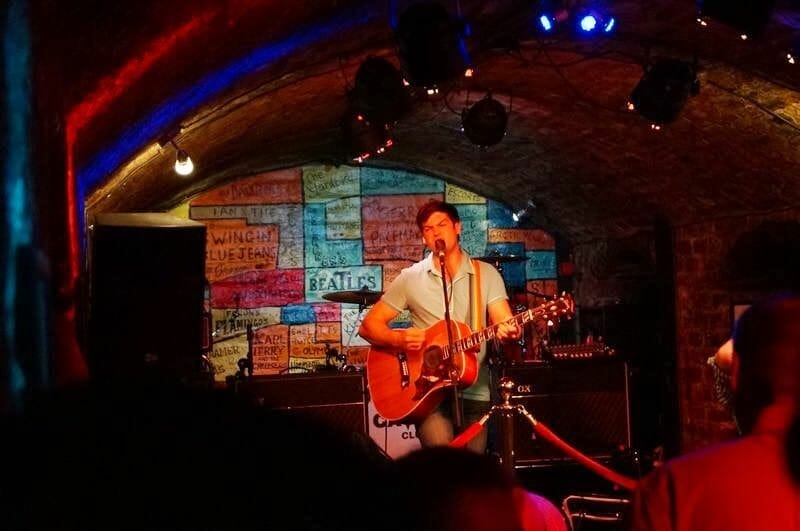 escenario The Cavern concierto