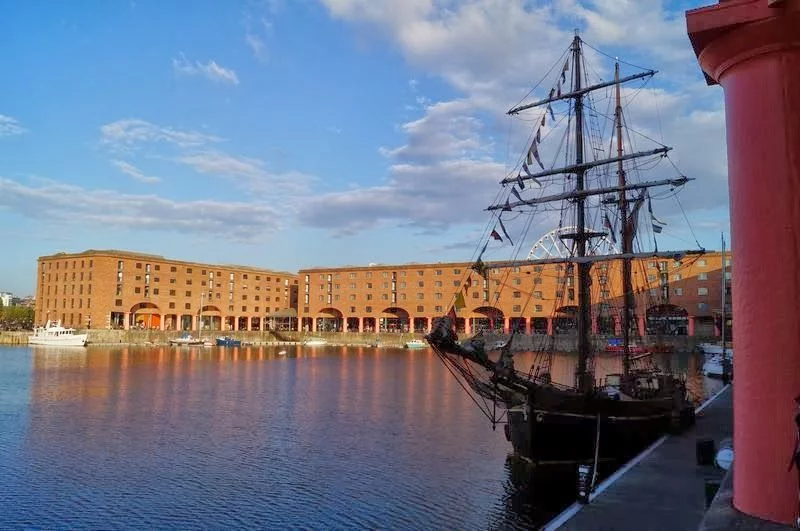  Albert Dock liverpool