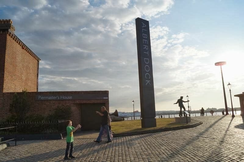  Albert Dock liverpool