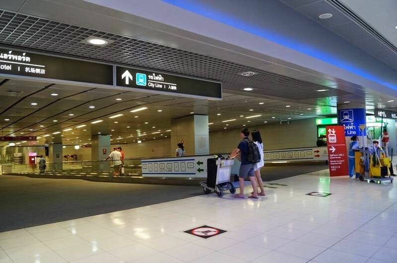 linea azul Airport rail link