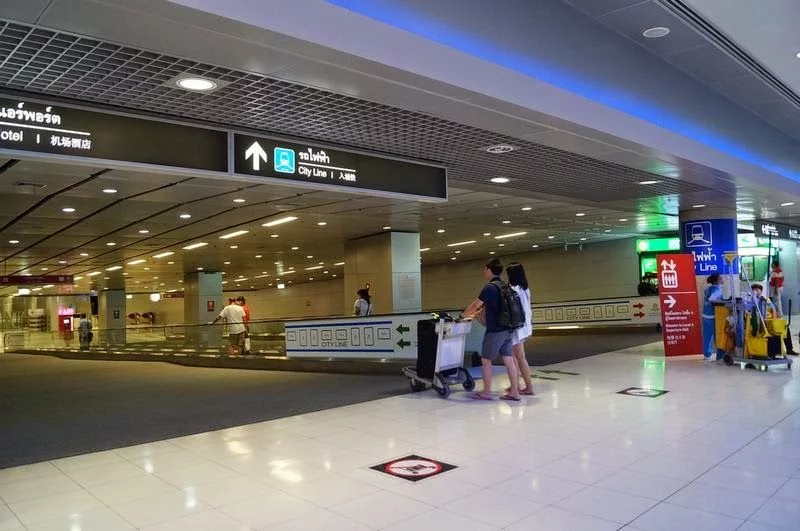 linea azul Airport rail link 