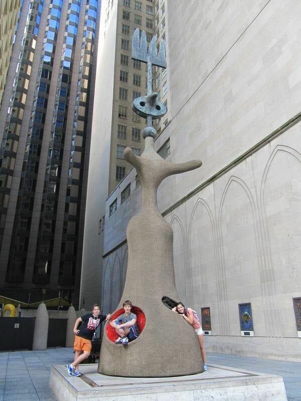 plaza Dealey Miró