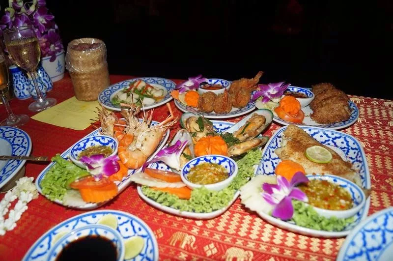 crucero con cena en el río Chao Phraya