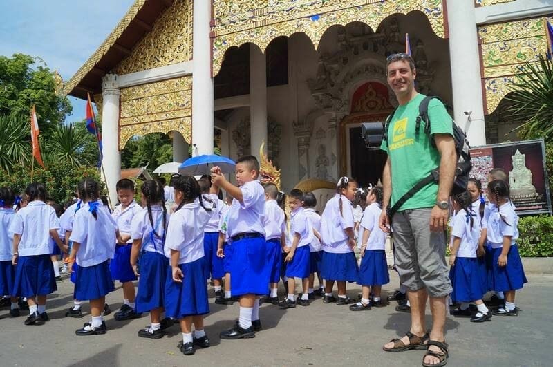 visita niños a templo