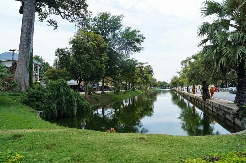 fuera de los muros de la ciudad vieja