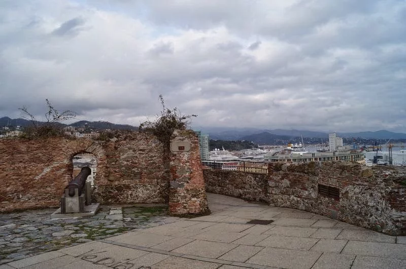 vistas desde Priamar de Savona
