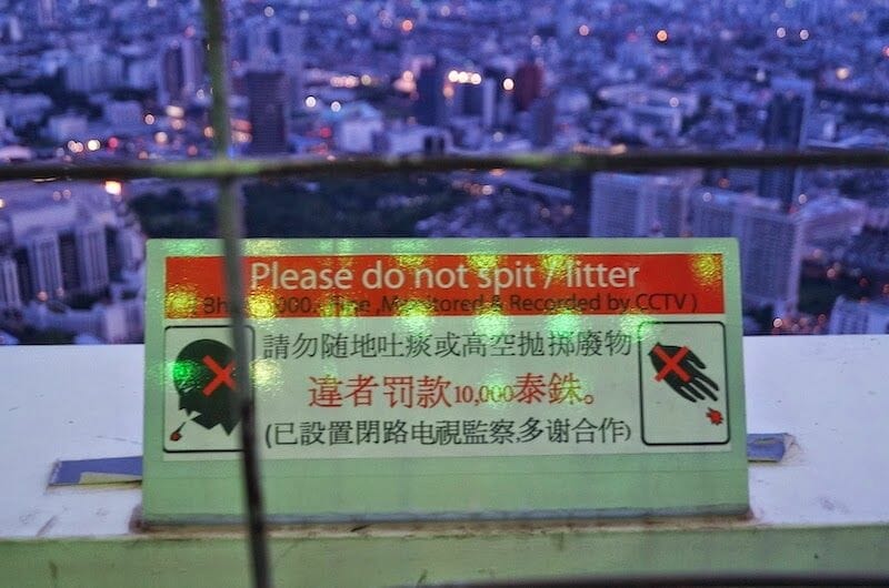 no escupir desde la Torre baiyoke