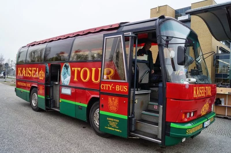 bus turistico con la excursión a Potsdam desde Berlín