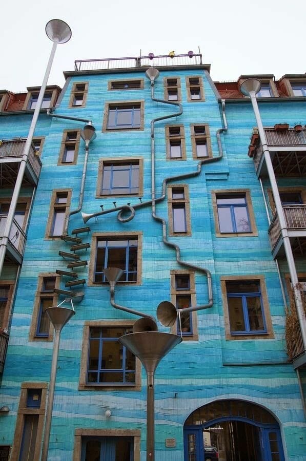 Funnel Wall, muro del embudo, tribunal de los elementos, La fachada azul 