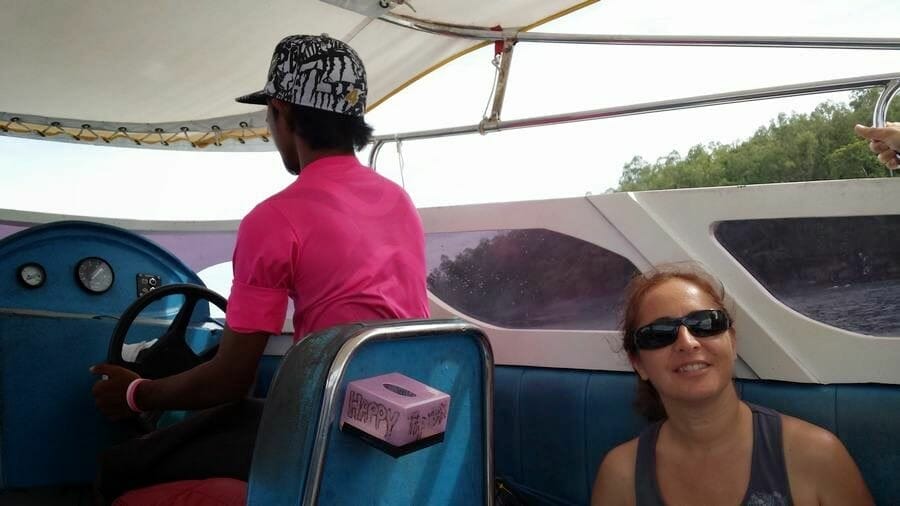 conductor speedboat tailandia