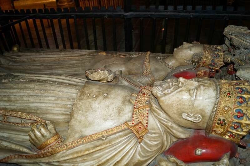 tumbas como las del rey Enrique IV y Juana de Navarra