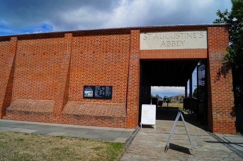 entrada de la abadía de San Agustín