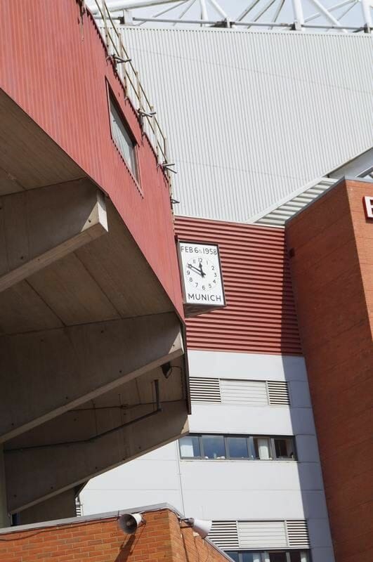 Reloj con la hora del accidente equipo Manchester United