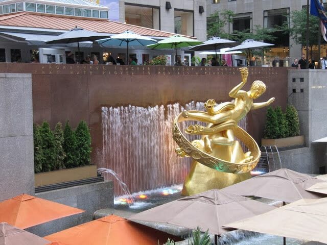 escultura prometeo rockefeller pista hielo