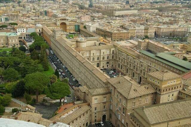 Museos vaticanos desde Cúpula de la Basílica de San Pedro