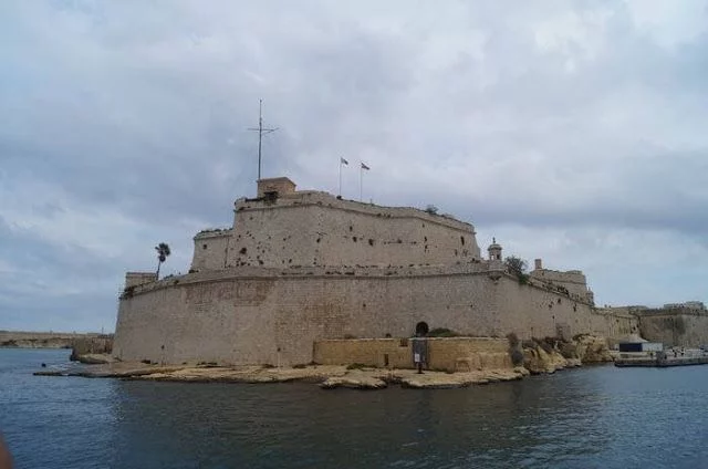 fuerte de san telmo la valeta desde el mar en El crucero de los dos Puertos en La Valeta