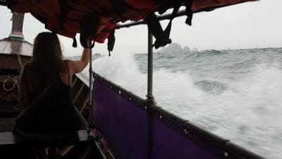barco hacia railay