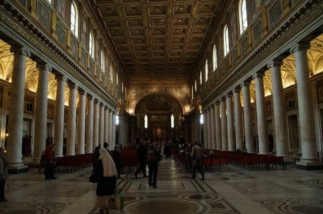 Santa María la Maggiore nave interior
