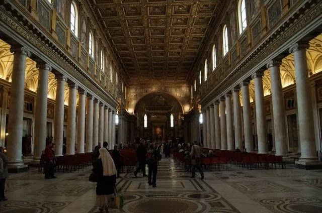 Santa María la Maggiore nave interior