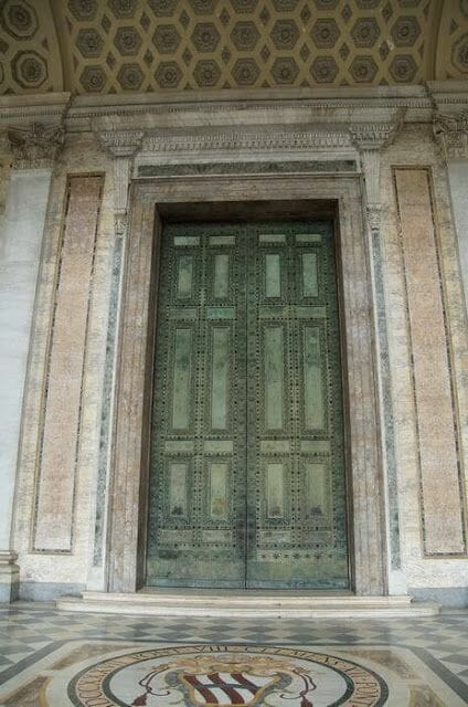 San Juan de Letrán puerta senado