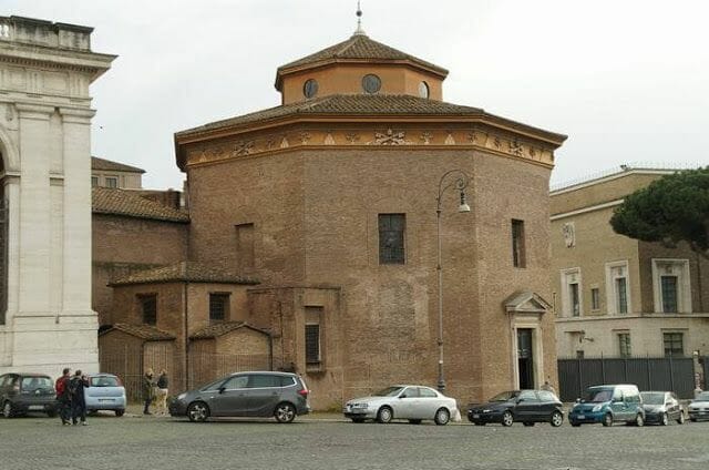 baptisterio junto a san juan letran