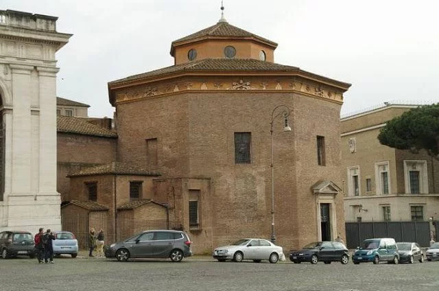 baptisterio junto a san juan letran