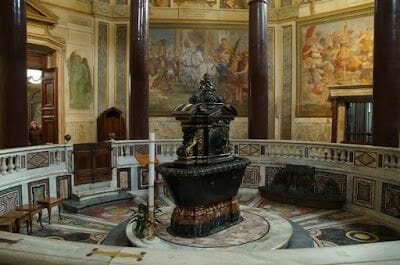 baptisterio junto a san juan letran