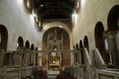  cripta bajo el ábside iglesia Santa María in Cosmedin 