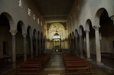 iglesia de San Jorge en Velabro nave interior