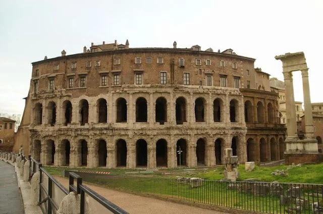 Teatro Marcello en el Bus turístico Roma